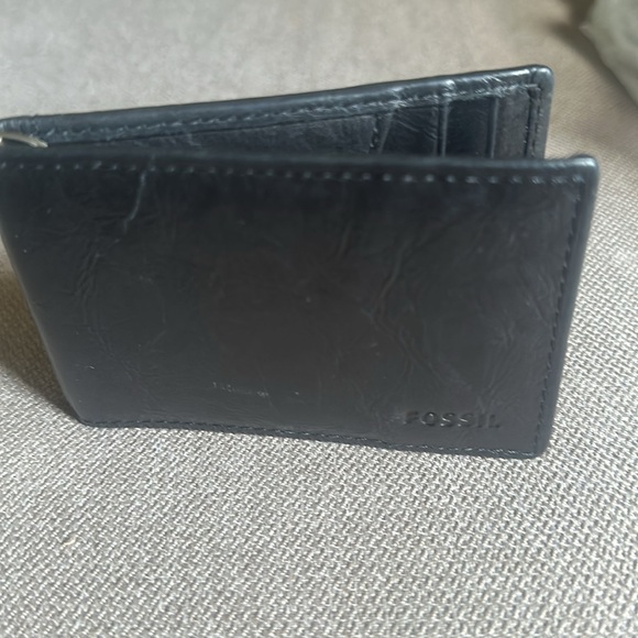 Fossil Men's Minimalist Slim Leather Wallet with Bifold Money Clip and Front. - Picture 4 of 4